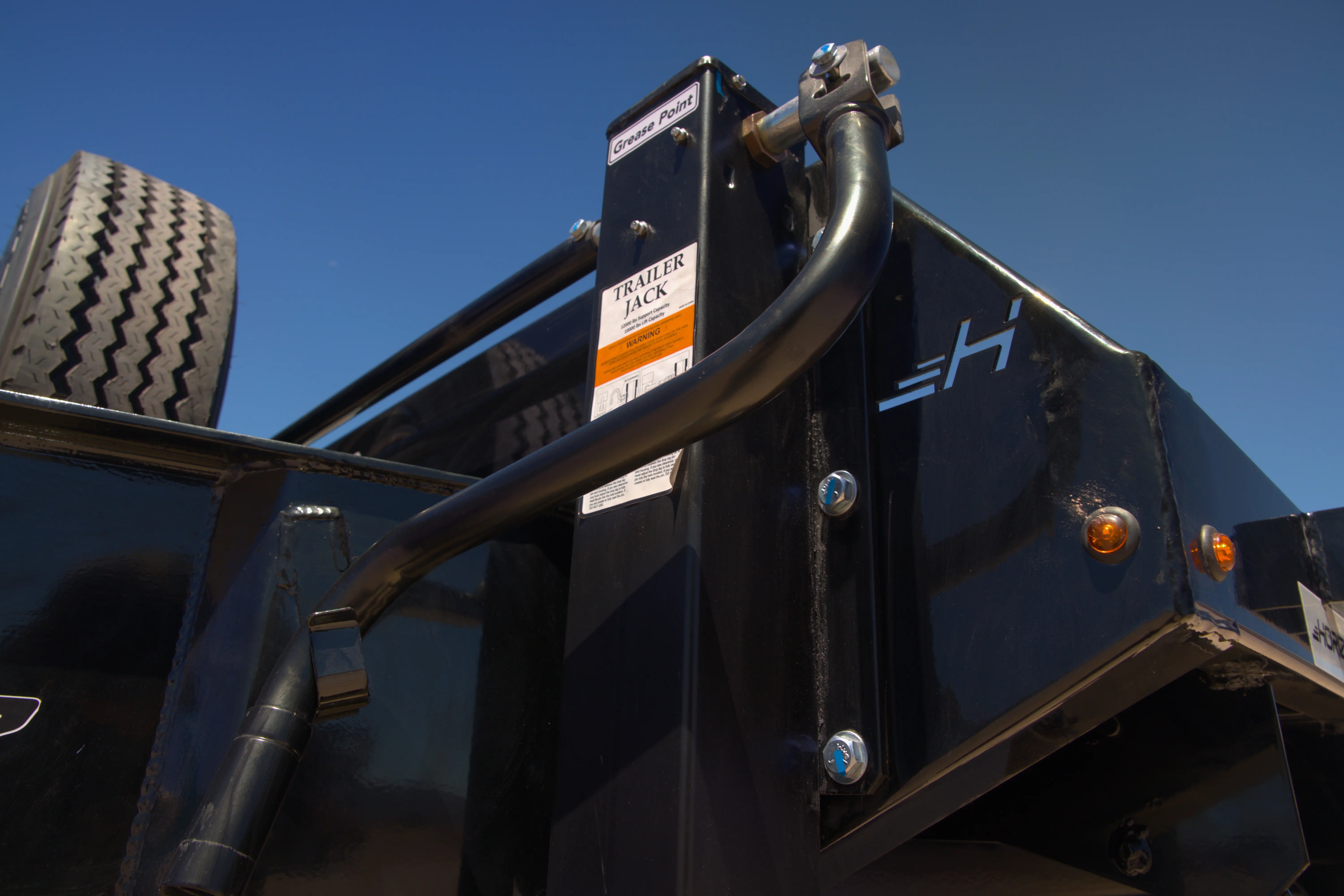 horizon trailers img